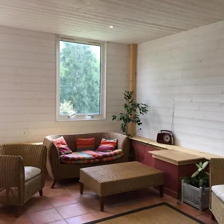 Maison Familiale Au Coeur D'une Foret Centenaire Avec Piscine Et Proche Du Zoo De La Fleche - Fr-1-410-395 3*